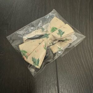 NWT - Light Pink with Green Leaves Bow Tie